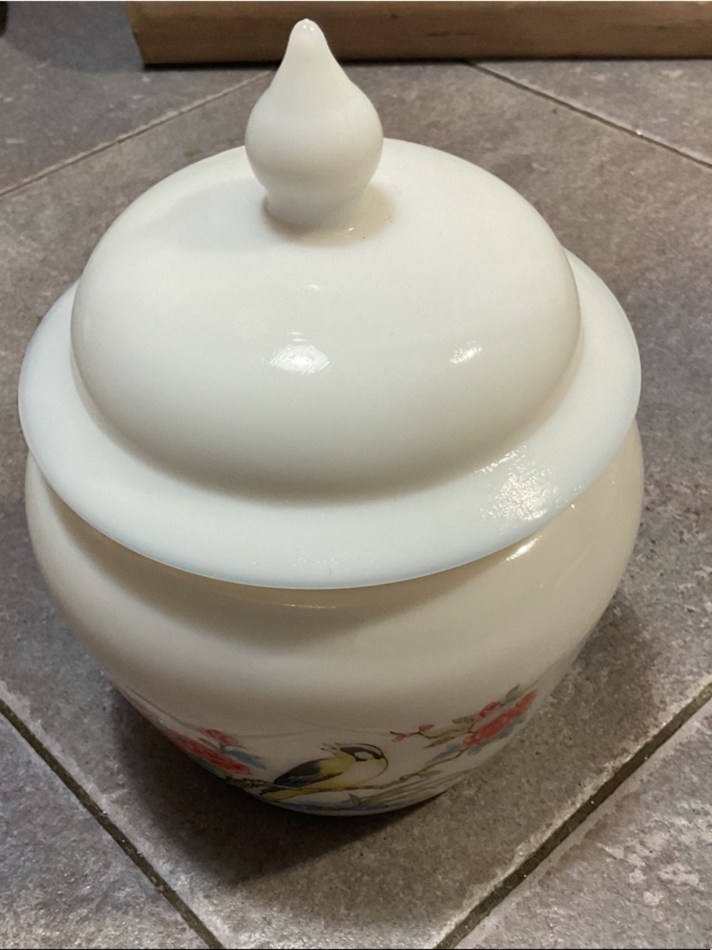 Avon Creamy White Ceramic Lid with Finial